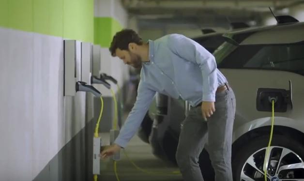 電動(dòng)汽車充電新方法，將路燈改造成充電樁
